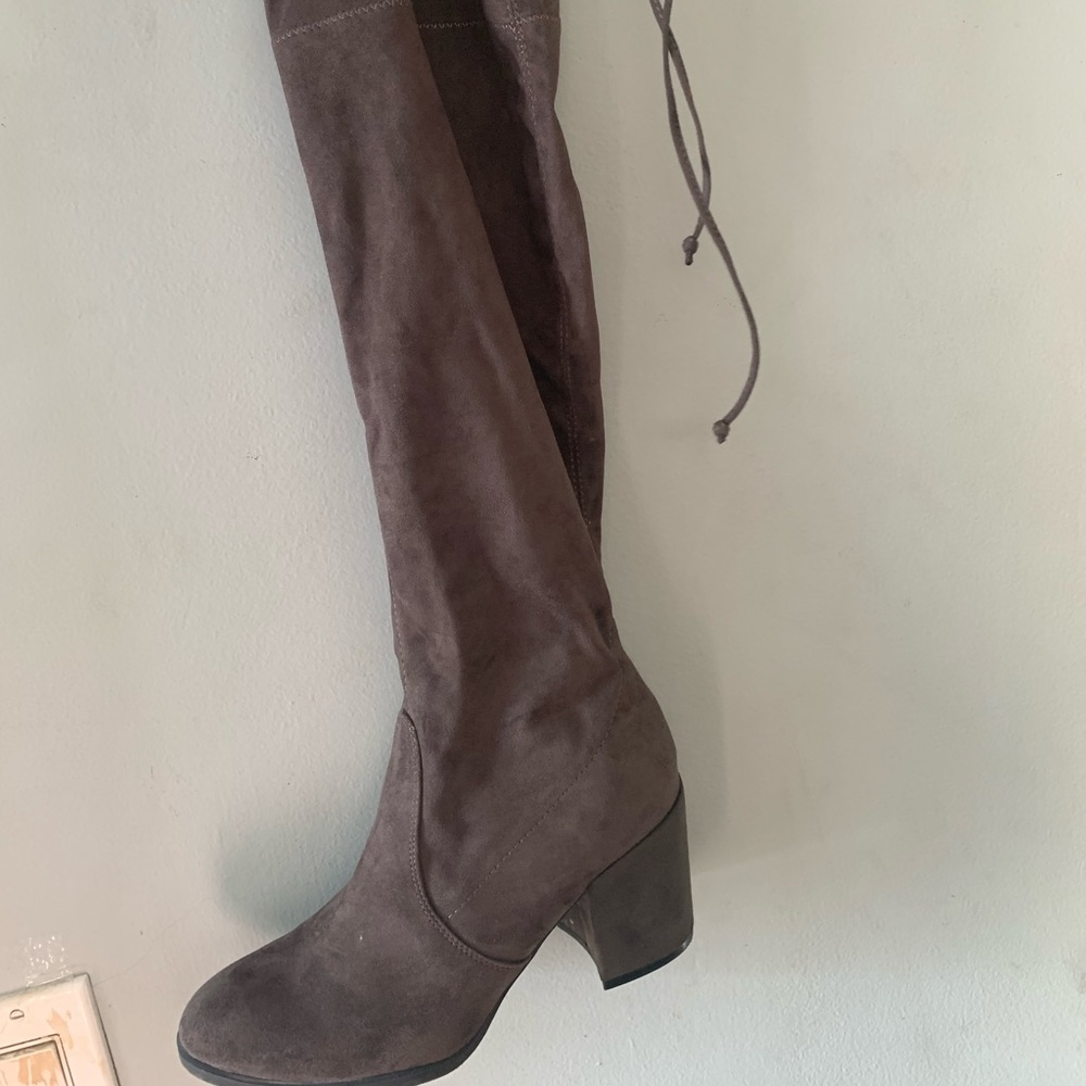 Women’s boots low heel size 9.5